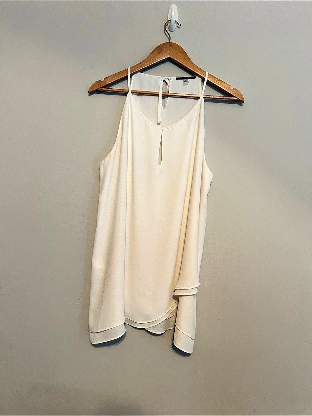 Tahari Sleeveless Tank Top in White Size Large